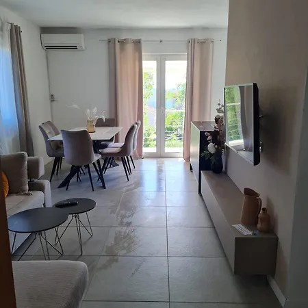 Oleander Apartment *
