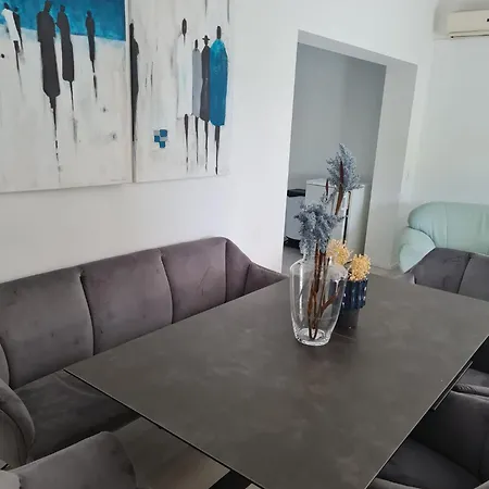 Oleander Apartment