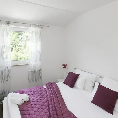 Oleander Apartment
