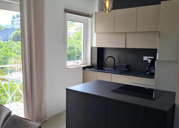 Oleander 아파트 산책길