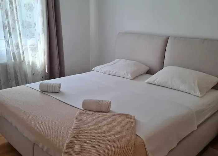 Oleander 아파트 산책길