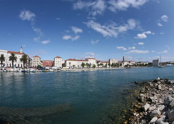 Oleander Daire Marina
